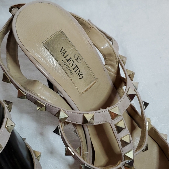 Valentino Rock Stud heels in black and nude - Picture 2 of 7
